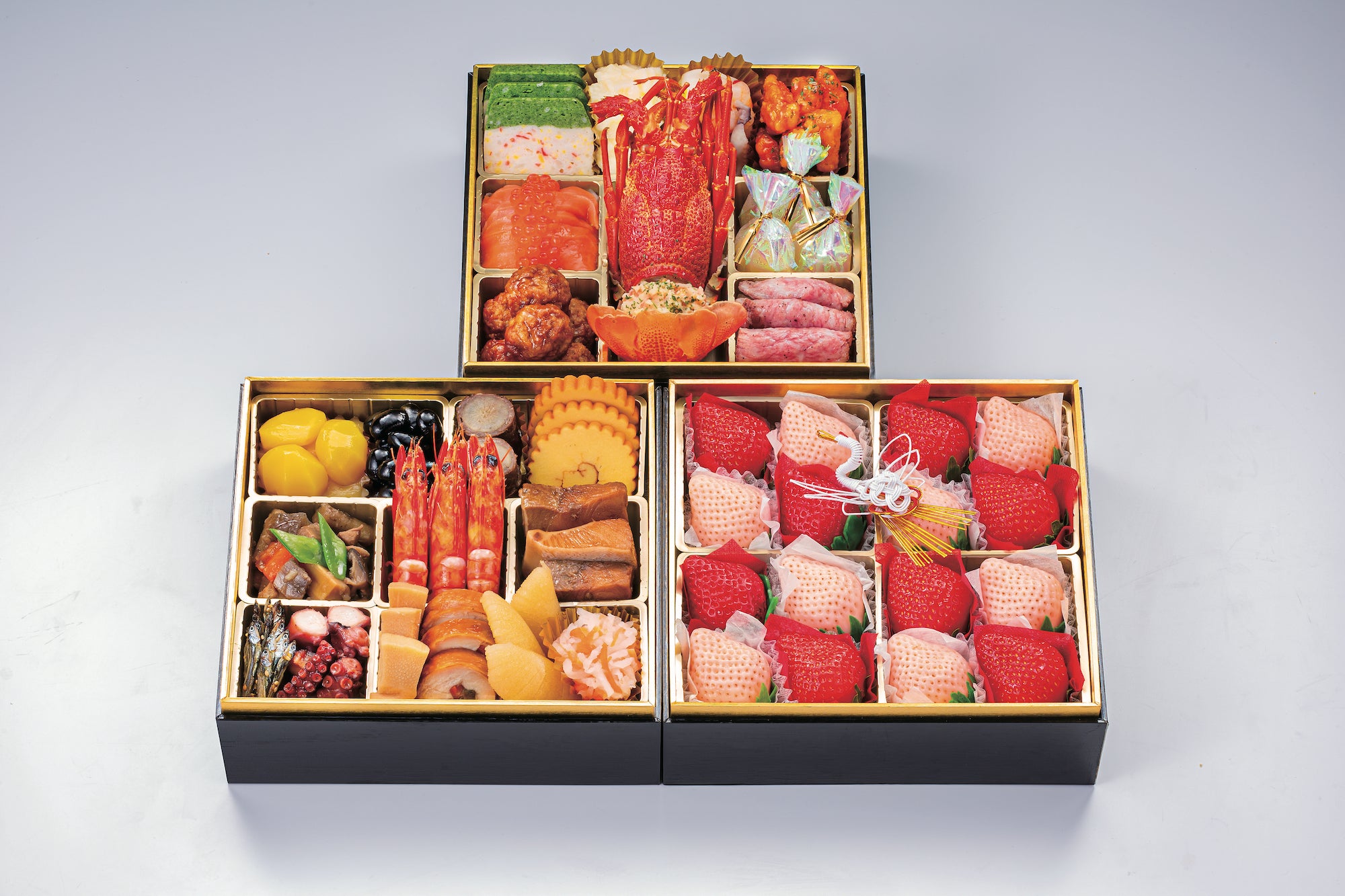 【先着10点・早期予約割】今年のお正月は、おせち×フルーツ!大粒紅白苺入り「和洋果折衷」